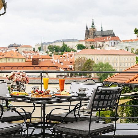 Four Seasons Hotel Praga Esterno foto