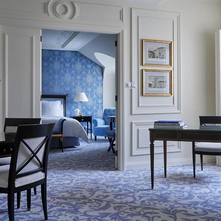 Four Seasons Hotel Praga Esterno foto
