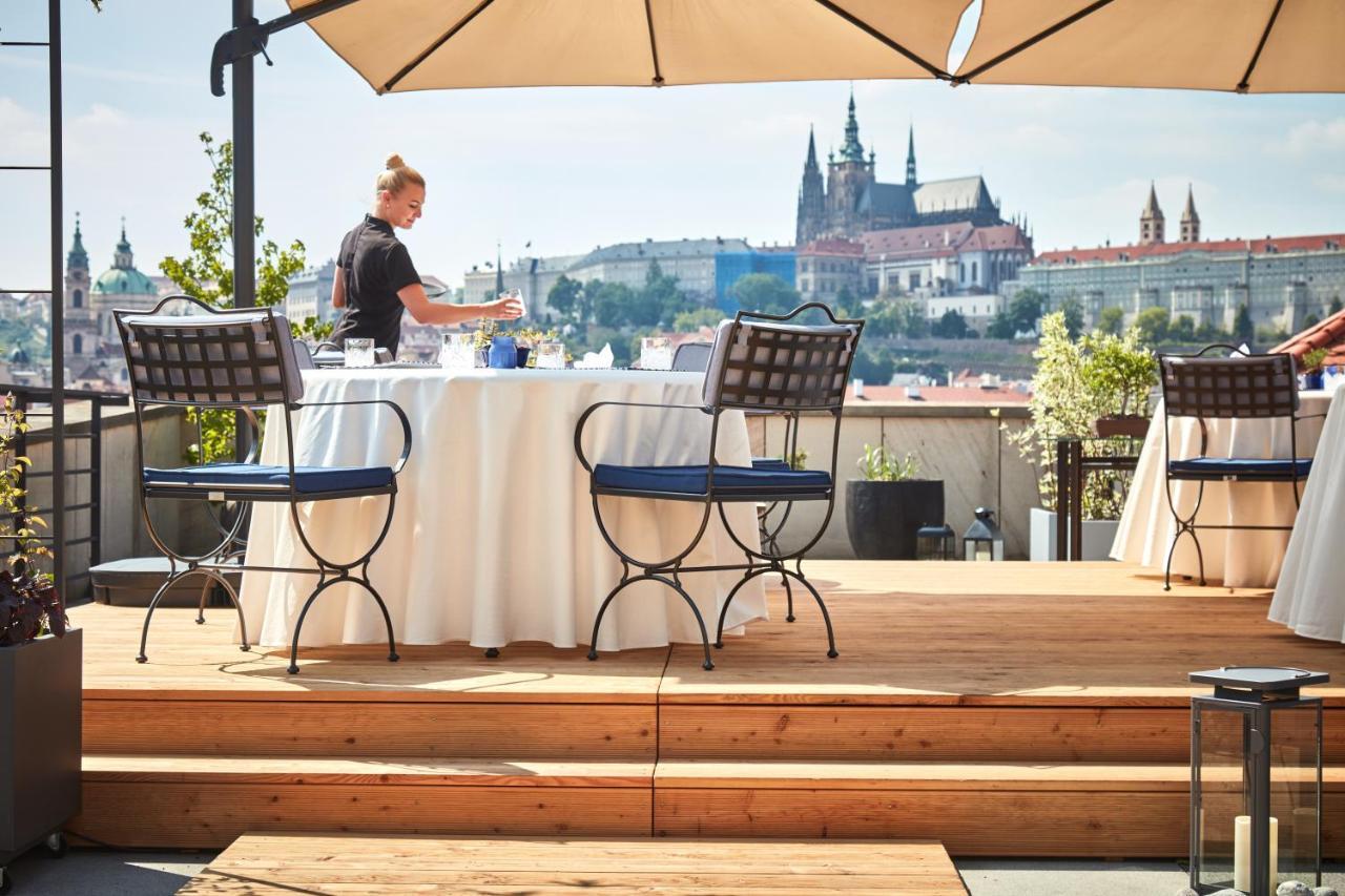 Four Seasons Hotel Praga Esterno foto
