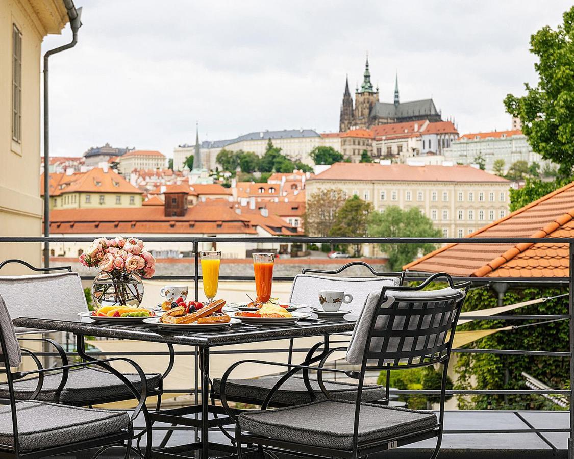 Four Seasons Hotel Praga Esterno foto