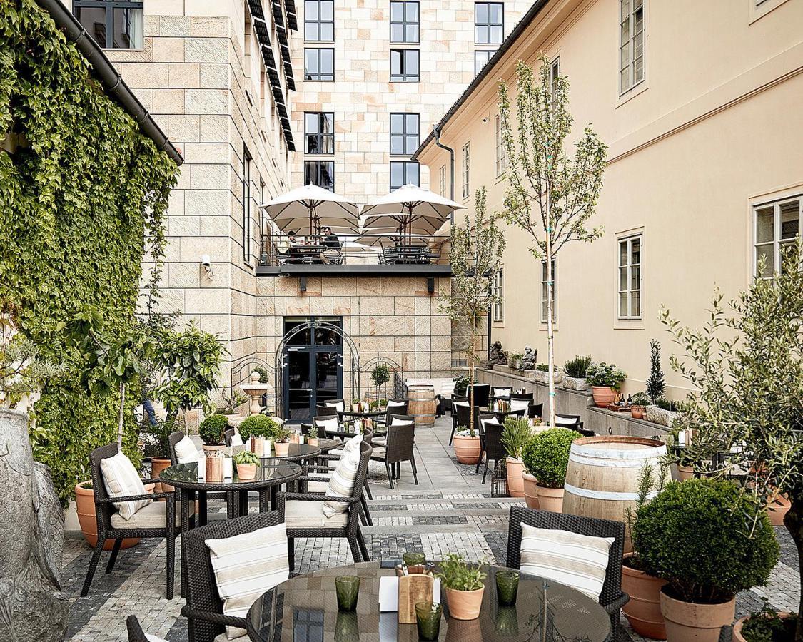 Four Seasons Hotel Praga Esterno foto