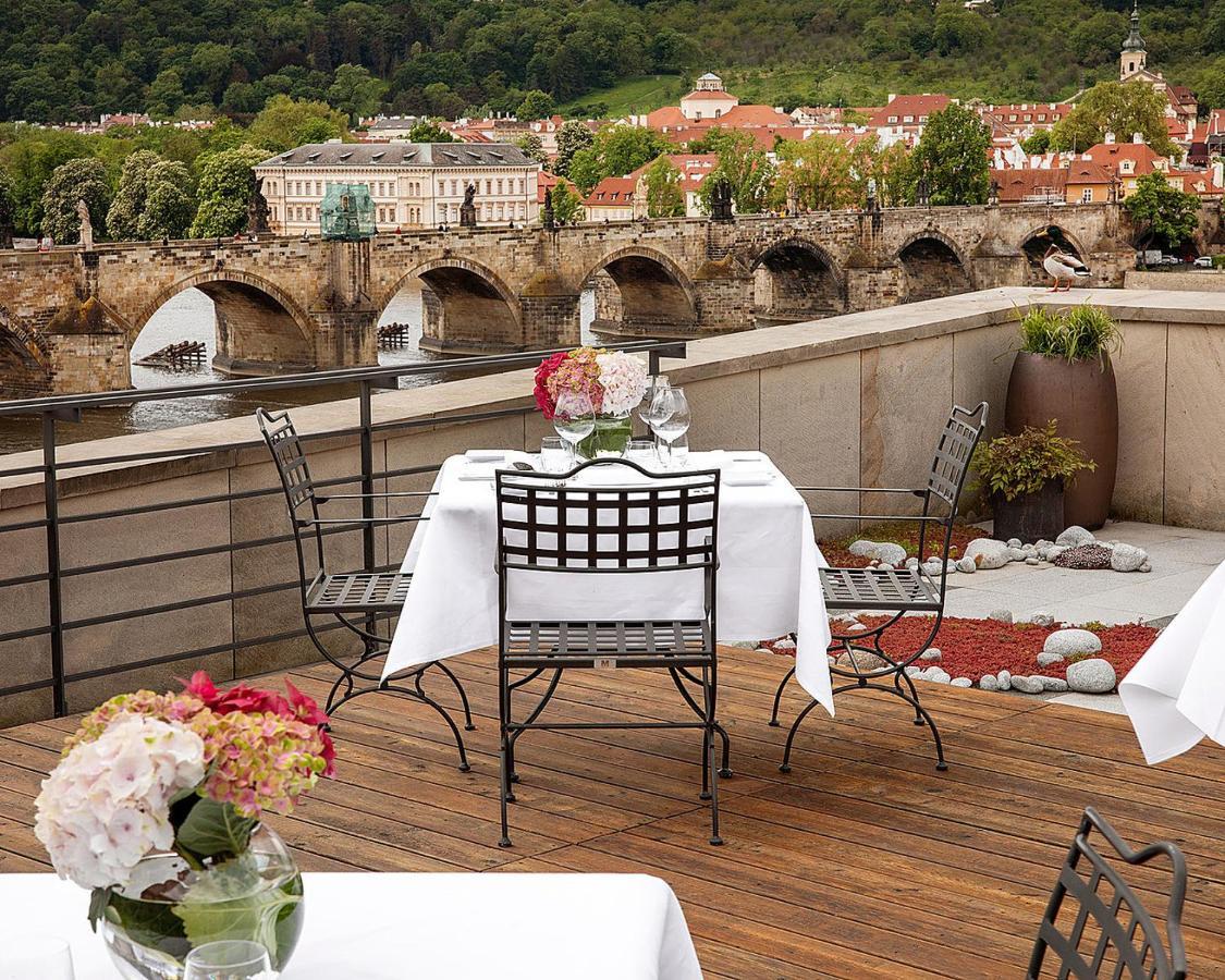Four Seasons Hotel Praga Esterno foto