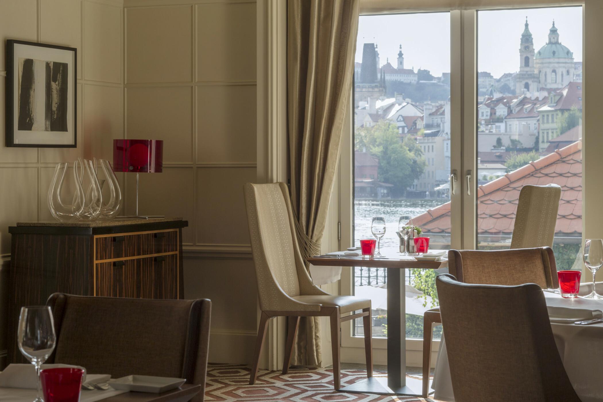 Four Seasons Hotel Praga Esterno foto