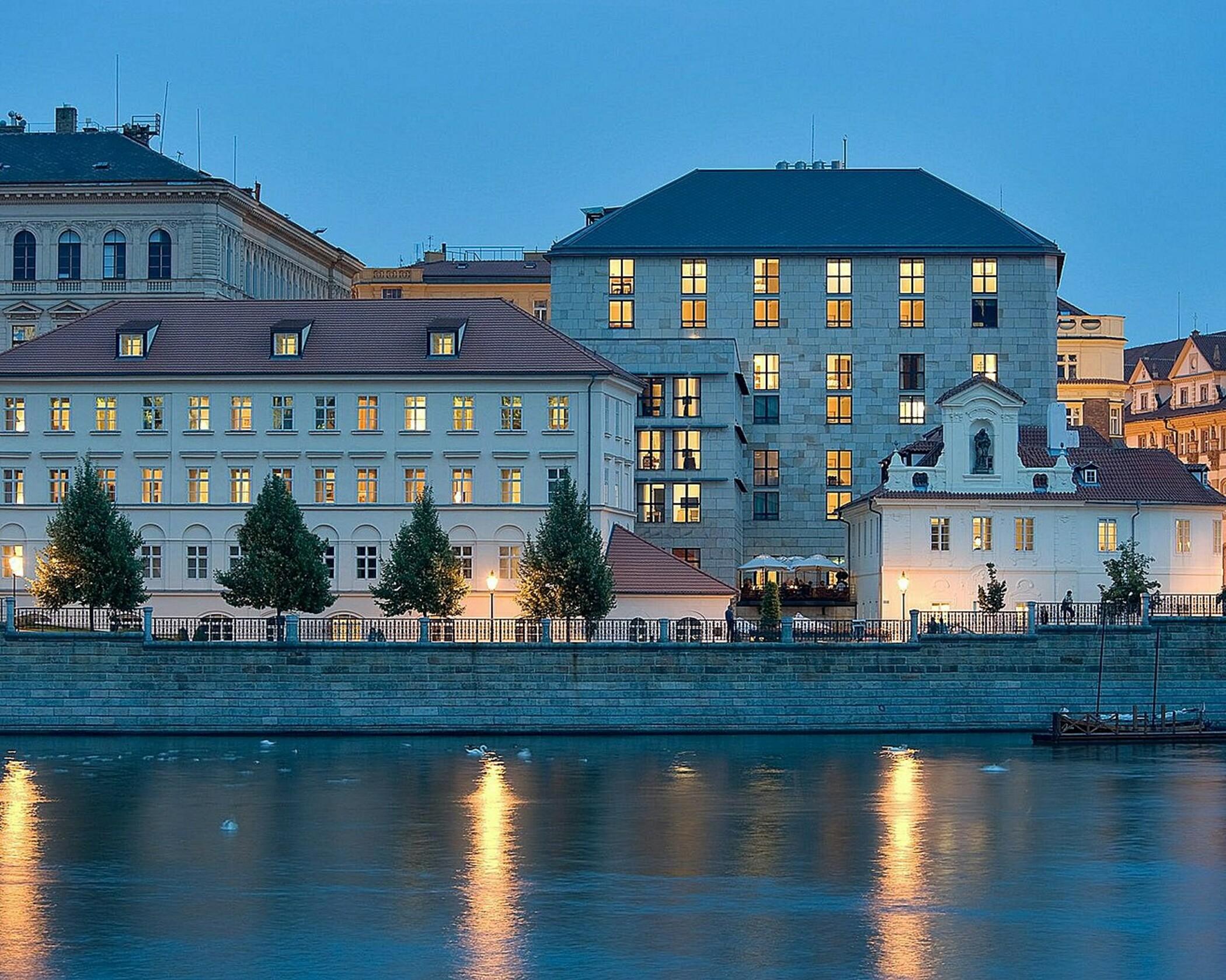 Four Seasons Hotel Praga Esterno foto