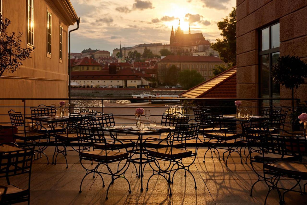 Four Seasons Hotel Praga Esterno foto