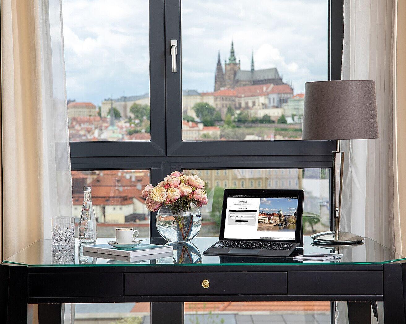 Four Seasons Hotel Praga Esterno foto