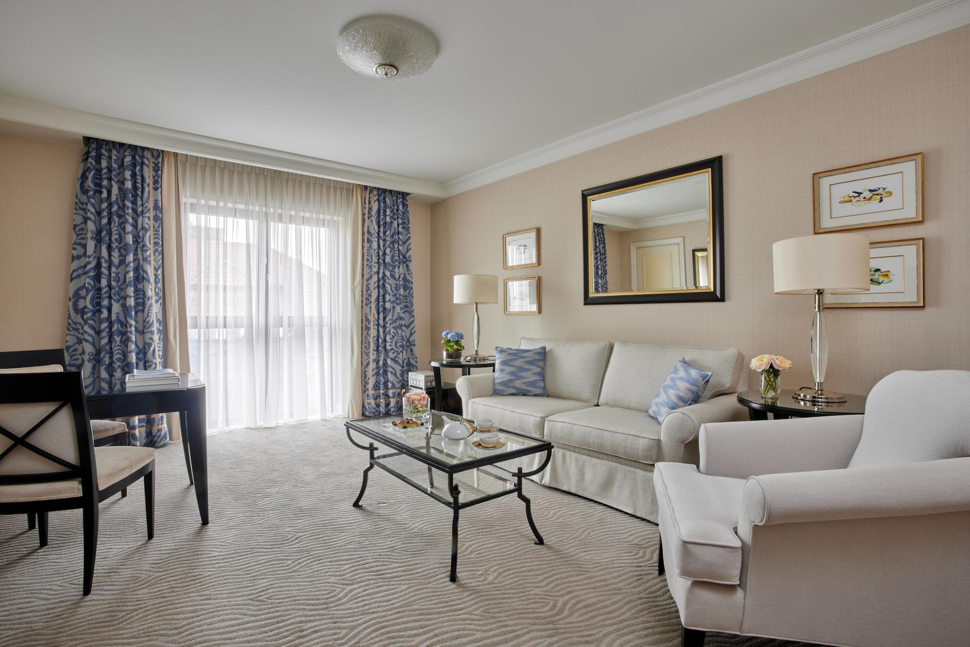 Four Seasons Hotel Praga Esterno foto