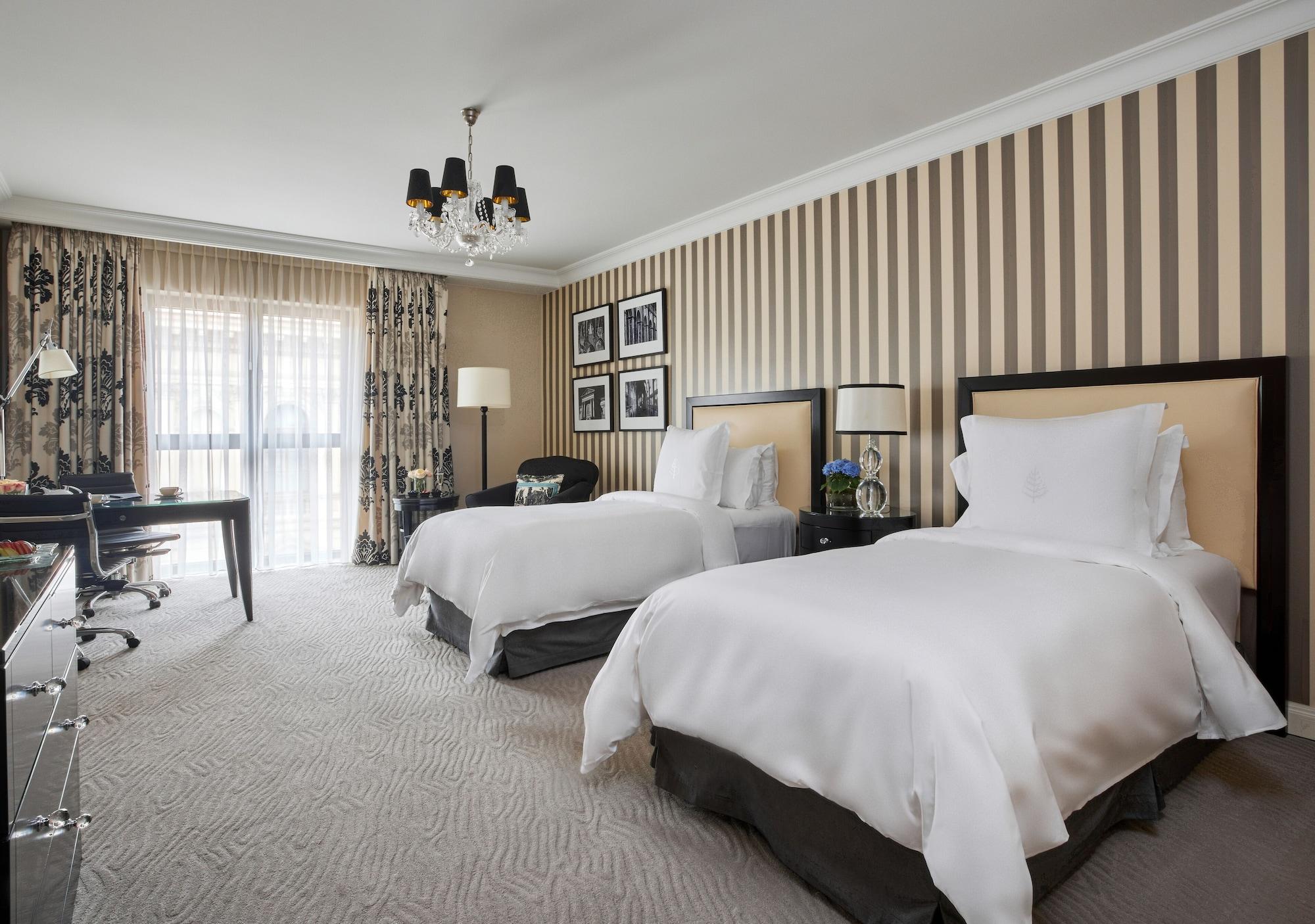 Four Seasons Hotel Praga Esterno foto