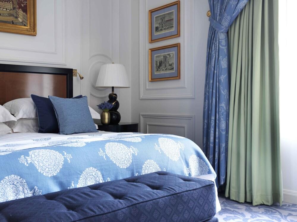 Four Seasons Hotel Praga Esterno foto
