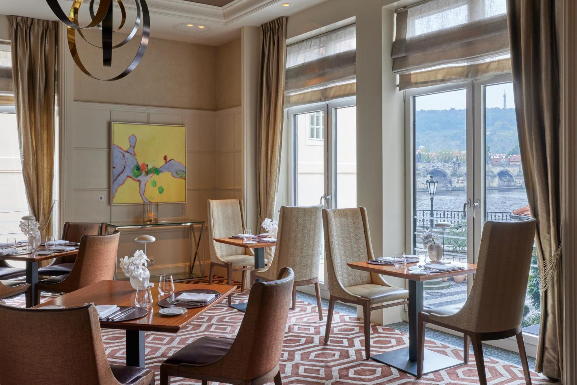 Four Seasons Hotel Praga Esterno foto