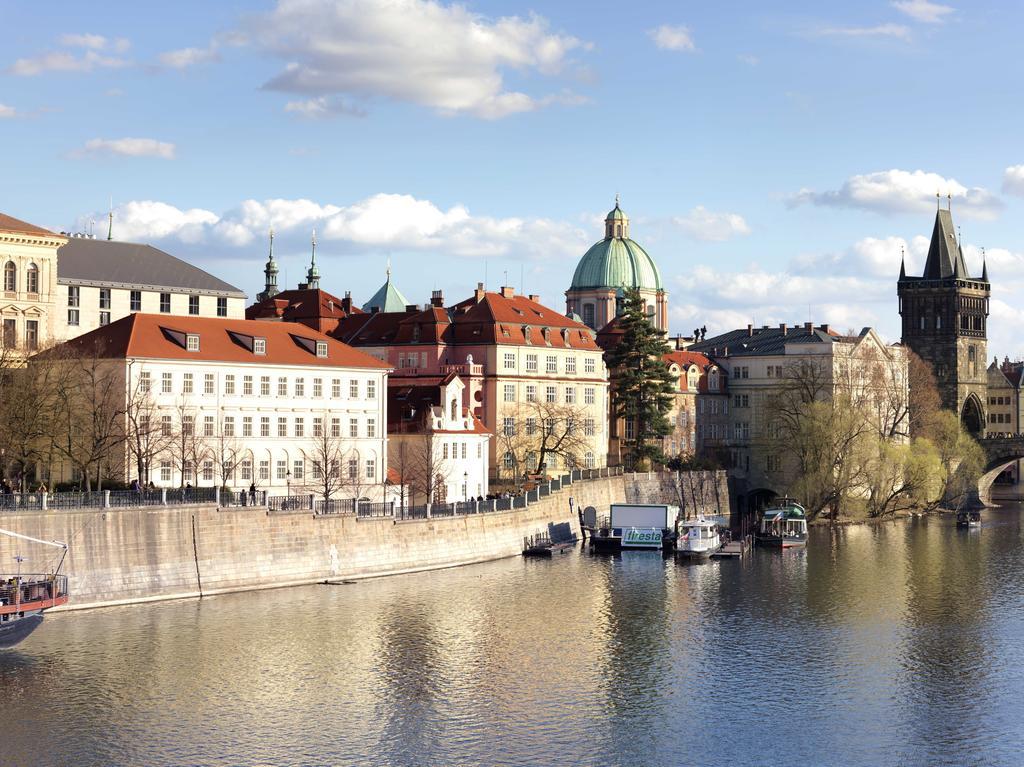 Four Seasons Hotel Praga Esterno foto