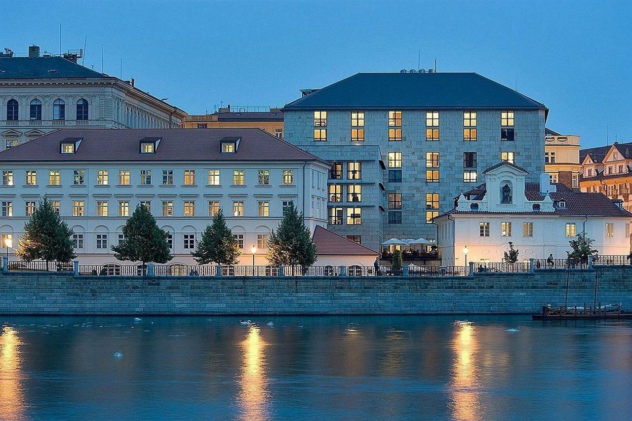 Four Seasons Hotel Praga Esterno foto