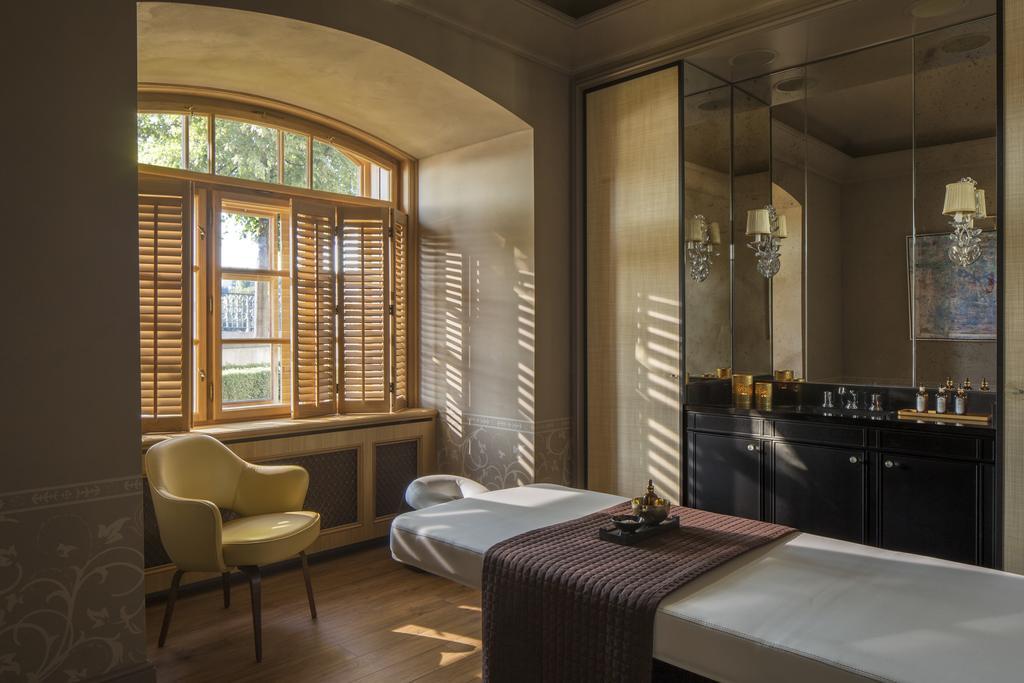 Four Seasons Hotel Praga Esterno foto