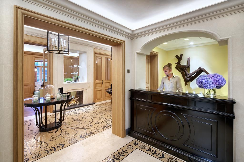 Four Seasons Hotel Praga Esterno foto