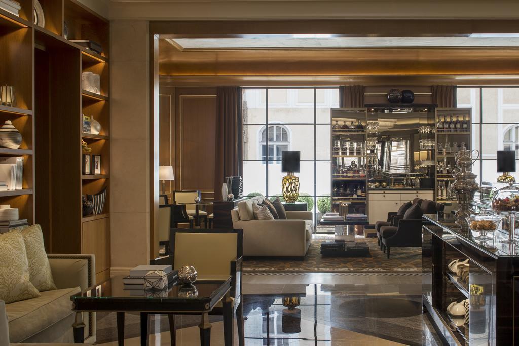 Four Seasons Hotel Praga Esterno foto