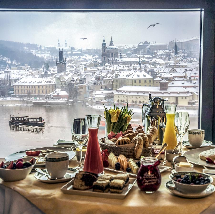 Four Seasons Hotel Praga Esterno foto