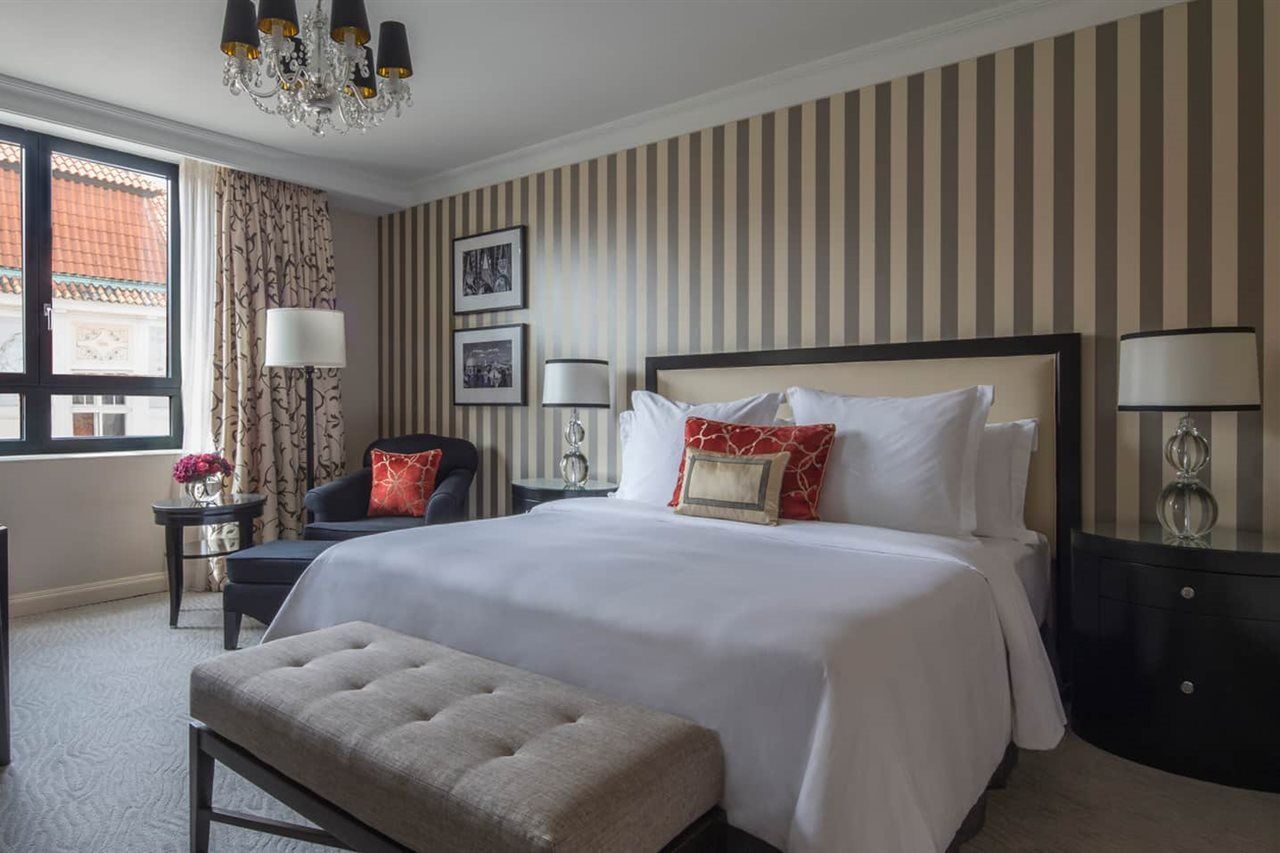 Four Seasons Hotel Praga Esterno foto